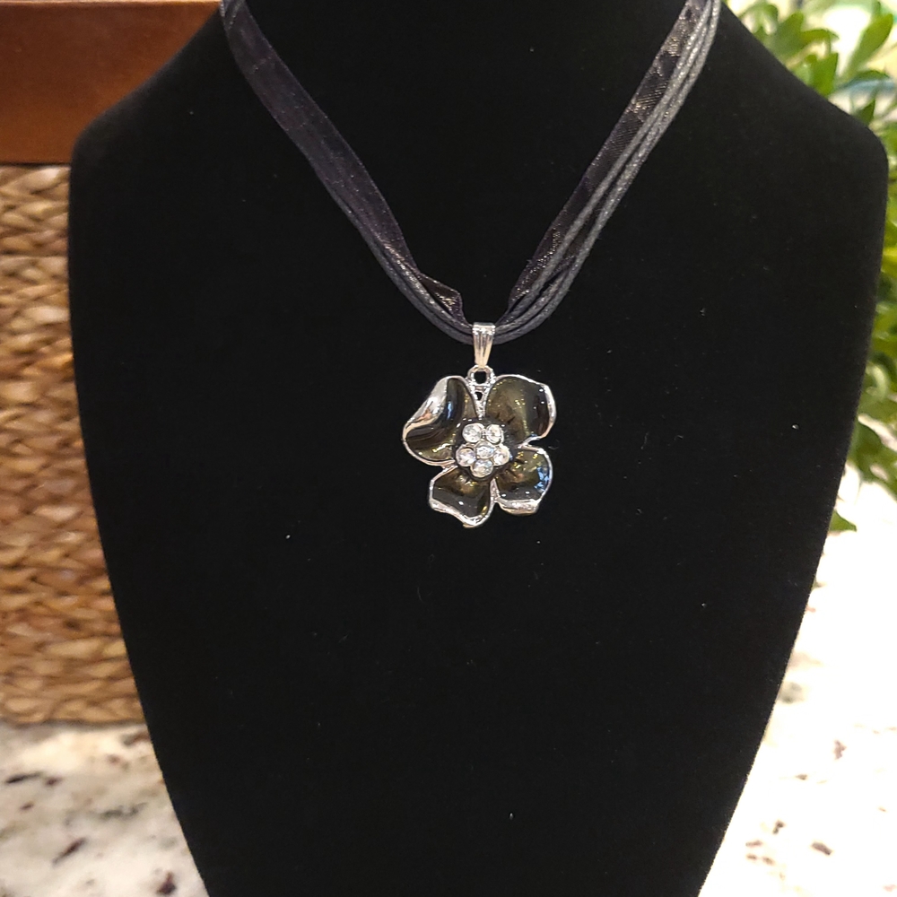 Black and Silver Flower Pendant Necklace